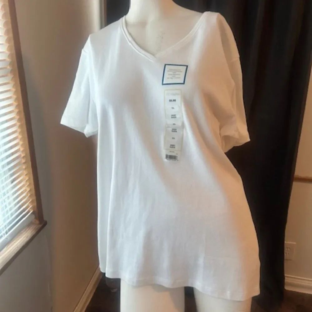 CC Hughes White V-neck short sleeve t-shirt, size XXL